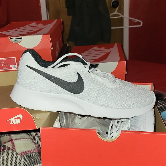 BNIB MENS NIKE TANJUN - Picture 2 of 3